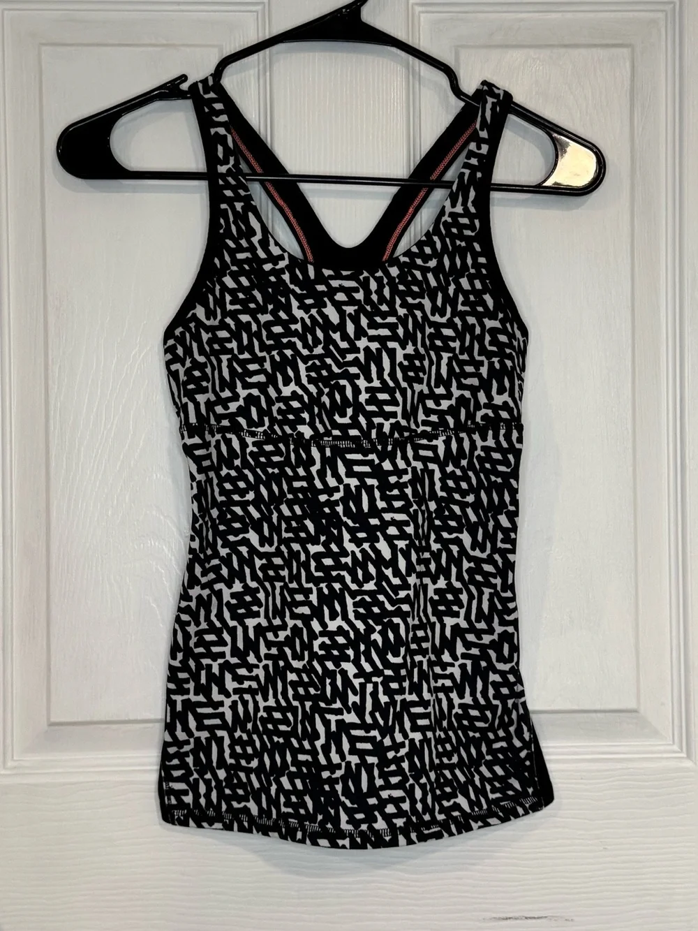 lululemon athletica Black & White Abstract Racerback Tank Size 4